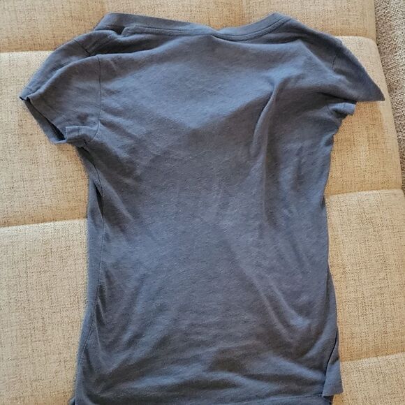 OBEY PROPAGANDA vneck tshirt - Picture 5 of 5